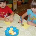 «Веселий баранчик» (майстер-клас)   Хочу поділитися з вами, як ми з дітьми навчилися робити гарні (пухнасті) квіти