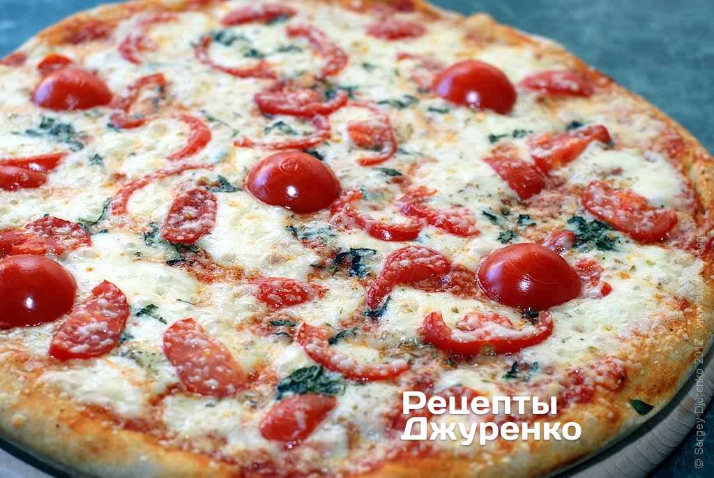Піца з помідорами - проста і смачна