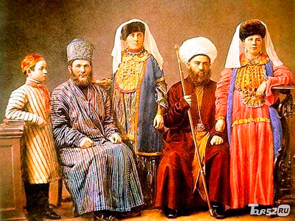 Основу цієї частки становлять иштан - шаровари і кулмек - сорочка-сукня, а так само чекмень, бешмет і казакин