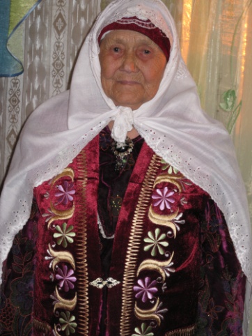 «Жіночий оксамитовий камзол з вишивкою»